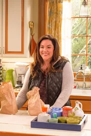 Katy Mixon (Katie Otto).