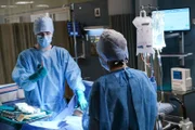 L-R: Dr. Shaun Murphy (Freddie Highmore), Deena Petringa (Karin Konoval).