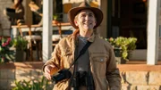 Fritz Fuchs (Guido Hammesfahr) ist startklar für seine erste Fotosafari in der Wildnis. Seine Ermittlungen gegen den unbekannten Saboteur auf Kiras Farm müssen warten.