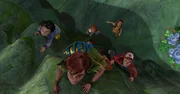 Das Mädchenteam mit Tinker Bell, Wendy und Lily ist dem Jungenteam - Michael, Peter Pan und John - dicht auf den Fersen. Wer wird wohl gewinnen?