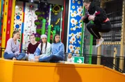 Auf einem Trampolin zu tanzen ist selbst für die TanzAlarm Kids neu.