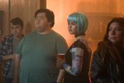 Crashpad (Nathan Alexis, M.l.); Sarah (Anna Lambe, M.r.)