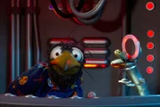 Rabe Rudi (Werner Knoedgen) begleitet Commander Wu (Thomas Rohloff) auf einer abenteuerlichen Reise zum Käseplaneten.