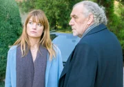 Borchert (Christian Kohlund) und seine Kanzleichefin Dominique (Ina Paule Klink) beraten sich.