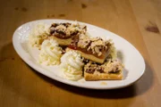 Eveline Wild – Zwetschken-Marzipan-Streuselkuchen.