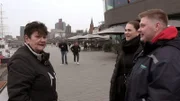In Hamburg trifft sich Regina (li.) mit Damian und seiner Freundin