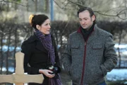 Annalena spricht Gregor Mut zu. Von links: Annalena (Heidrun Gärtner) und Gregor Brunner (Holger M. Wilhelm).