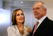 ARD STURM DER LIEBE FOLGE 1333, am Montag um 15:10 Uhr im ERSTEN. Jenny (Sabina Bach, l.) macht Werner (Dirk Galuba, r.) ein verlockendes Angebot.