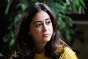 ACHTUNG SPERRFRIST! Die Veröffentlichung dieses Motives ist für alle ONLINE-MEDIEN (außer Programm-Presse) erst ab dem 17.07.2025 frei. Esma (Özge Delioglan) ist wegen des Abschieds von Bandit am Boden zerstört.