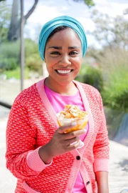 Nadiya Hussain mit Cranachan mit Mango.