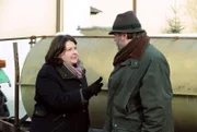 Monika gerät mit Benedikt Stadlbauer aneinander. Von links: Monika Vogl (Christine Reimer) und Benedikt Stadlbauer (Andreas Geiss).