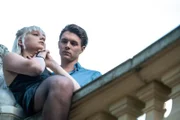 Lennard (Gerrit Klein) will mit Ruby (Linda Rohrer) über ihr Verhalten reden...