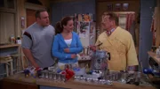 l-r: Doug Heffernan (Kevin James), Carrie Heffernan (Leah Remini), Arthur Spooner (Jerry Stiller)