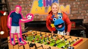 Singa und das SingDing sind voll im Fußballfieber: Wer wohl den Pokal gewinnt? Für Tobi Polar ist es auf jeden Fall "Die 11" – denn die hält immer zusammen!