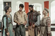 Blicken auf die zerbrochene Zauberflöte: v.l.n.r. Pamina (Harriet Herbig-Matten), Tamino (Ilyes Raoul), Papageno (Dimitri Abold) und Papagena (Carlotta Truman).