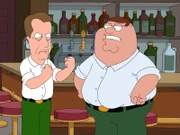 James Woods (l.) hat Peters (r.) Brieftasche gestohlen und gibt sich jetzt als eben dieser aus. Peter hat schon einen Plan, wie er die Situation in den Griff kriegen will ...