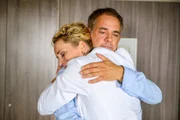 Dr. Helena von Arnstett (Claudia Hiersche) und Prof. Alexander von Arnstett (Florian Fitz).