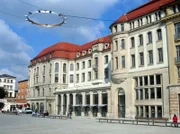 Der einst legendäre Erfurter Hof ist heute ein Bürogebäude.