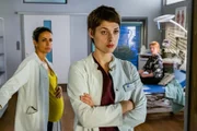 (v.l.n.r.) Dr. Leyla Sherbaz (Sanam Afrashteh); Dr. Theresa Koshka (Katharina Nesytowa); Anja Lokosch (Aline Hochscheid)