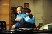 Bayerisches Fernsehen DAHOAM IS DAHOAM, FOLGE 896, "Schmerz und Erwartung", am Donnerstag (22.03.12) um 19:45 Uhr. Gregor und Felix haben sich endlich wieder angenähert. Von links: Felix Kramer (Shayan Hartmann) und Gregor Brunner (Holger M. Wilhelm).