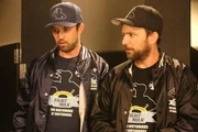 Mac (Rob McElhenney, l.); Charlie Kelly (Charlie Day, r.)