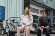 Julia Berger (Mirka Pigulla, l.); Rebecca Krieger (Milena Straube, r.)