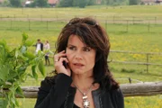 ARD STURM DER LIEBE FOLGE 1337, am Montag um 15:10 Uhr im ERSTEN. Als Barbara (Nicola Tiggeler) Robert und Eva zusammen sieht, ruft sie die Polizei, denn Robert verletzt die Kautionsauflagen.