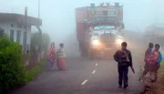 Bewohner von Cherrapunjee, Indien während der Regensaison.