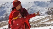 Die Dokumentation begleitet Padma Angdu und seinen Ziehvater in der kargen Berglandschaft von Nordindien.