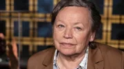 Pensionbesitzerin Ruth Meller (Ursula Werner)