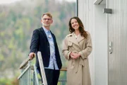 Danke Happy Day - Umbaugeschichten Folge 4 Kiki und Andrin vor der Haustüre von Familie Luder