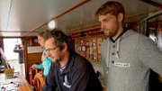 Nautikstudenten der Jade Hochschule Elsfleth lernen hautnah, wie sie ein Schiff nur mithilfe von Seezeichen navigieren.