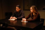 L-R: Wilmer Valderrama als NCIS Special Agent Nicholas “Nick” Torres und Katrina Law als NCIS Special Agent Jessica Knight