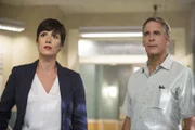 Als in den Sümpfen des Bajou die Leiche von Chief Warrant Officer William Reed gefunden wird, beginnen für Pride (Scott Bakula, r.) und Brody (Zoe McLellan, l.) die Ermittlungen ...