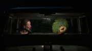Während OLI mit seiner Kuscheldecke schläft, friert Davina.