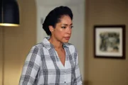 Tommy Vega (Gina Torres).