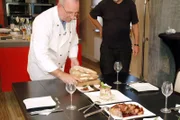 Kochen wie die alten Römer: TV-Starkoch Horst Lichter bereitet nach original römischen Rezepten ein dreigängiges Menü zu.