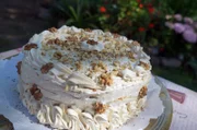 In Argentinien bereitet Liliana eine Nougat-Torte zu.