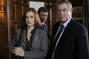 Julia Benson (Pooky Quesnel, l.), Sergeant Jones (Jason Hughes, M.) und Inspector Barnaby (John Nettles, r.).