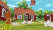 Findus ärgert die Hühner, indem er seinen Windvogel knapp über ihre Köpfe fliegen lässt.