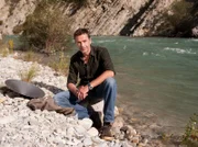 PHOENIX DIE MACHT DER ELEMENTE, TEIL 3, "Erde", am Montag (09.03.15) um 20:15 Uhr. Wertvoller als Gold? In der Bronzezeit bestand rund ums Mittelmeer ein enormer Bedarf an Zinn. Dirk Steffens folgt den Spuren der frühen Zinnsucher.
