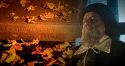 Um seine Prophezeiungen zu deuten, begibt sich Nostradamus in einen meditativen Zustand.