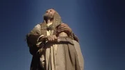 Auch Abraham und Isaak liefern eine starke Vorstellung. Vater Abraham wird von Gott auf die Probe gestellt und ist kurz davor, seinen Sohn Isaak für Gott zu töten. Er hat ihn schon zur Opferstelle gebracht, als ihm ein Engel erscheint und ihn davon abhält. Isaak darf am Leben bleiben und Abraham wird für seine Gottesfurcht belohnt. Trotzdem: Einen Vater der seinen Sohn umbringt? Krass, fieser geht's kaum.