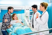 L-R: Marc Trebert (Thomas Scharff), Ines Trebert (Alexandra Seefisch), Dr. Marco Behring (Maximilian Grill) und Helena von Arnstett (Claudia Hiersche) in Verbindung mit der Sendung bei Nennung ZDF/Frank Hempel
