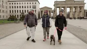 Maik, Janette und Kai machen einen Kurztrip nach Berlin. Schnell merken die Rostocker, dass die Uhren hier anders ticken als zuhause.