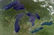 Satellitenansicht der Großen Seen: Jeder spielt eine wichtige Rolle im Gewässersystem, das den Großteil der Süßwasserreserven Nordamerikas umfasst.
