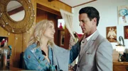 SÜDWESTRUNDFUNK The Morning After, Folge 1 - Gestrandet Mars tritt in den Skorpion ein! Das heißt, dass Michaela (Carmen Pretorius) sich keinesfalls am Abend mit Roland (Colin Moss) treffen kann. Er soll Trost bei seiner Ehefrau suchen.