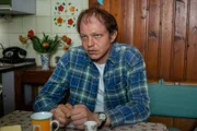 Maxim (Leonard Kunz) hat einen Plan.  Die Verwendung des sendungsbezogenen Materials ist nur mit dem Hinweis und Verlinkung auf RTL+ gestattet.; Maxim (Leonard Kunz) hat einen Plan.  Die Verwendung des sendungsbezogenen Materials ist nur mit dem Hinweis und Verlinkung auf RTL+ gestattet.