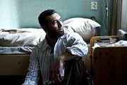 ARD/NDR TATORT: DER WEG INS PARADIES, am Freitag um 22:00 Uhr im ERSTEN. Cenk Batu (Mehmet Kurtulus) als radikaler Moslem “Taylan” im Männerwohnheim.