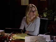 Det. Benson muss diesmal f¸r die Verteidigung aussagen. Die stellvertretende Staatsanw%ltin Alex Cabot (Stephanie March) findet das gar nicht gut...